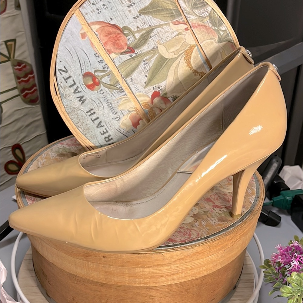 Michael Kors Tan Heels, size 9, great condition